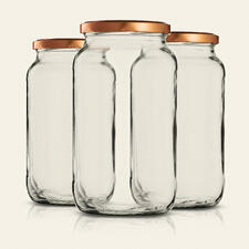 Trois bocaux hauts avec des couvercles dorés