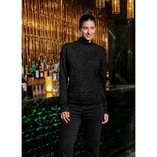Pull glamour Junghans 1954 Femme portant un pull glamour noir dans un bar.