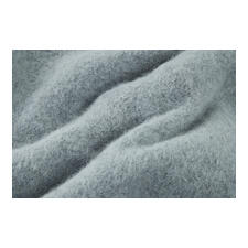 Écharpe Gros plan de la texture de l'écharpe en alpaga brossé gris.