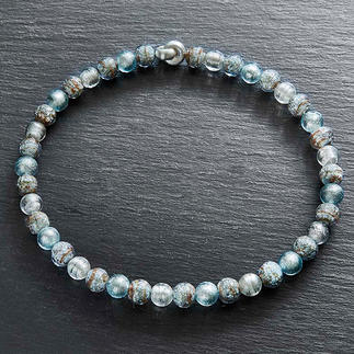 Collier en perles de Murano « Perles de glace » Splendeur vénitienne : l’éclat de l’or blanc saisi dans des perles en verre de Murano.