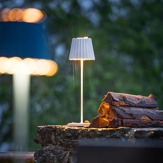 Lampe de table à batterie Belle, simple et au design soigné. Pour l’intérieur et l’extérieur.