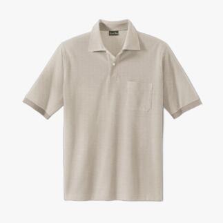 Polo beige à manches courtes avec une poche poitrine sur fond clair.