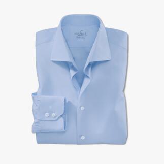 Chemise premium van Laack bleu clair, pliée avec des poignets sportifs.