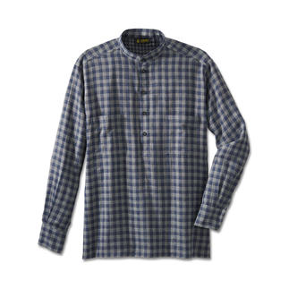 Chemise en flanel à carreaux avec col montant en bleu et vert, légèrement décontractée.