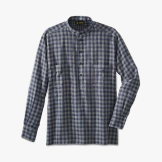 Chemise en flanel à carreaux avec col montant en bleu et vert, légèrement décontractée.