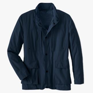 Veste fonctionnelle décontractée navy sur un fond blanc.