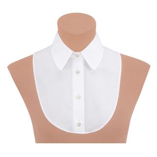 Col de chemise blanc sur un mannequin beige avec des boutons à l'avant.