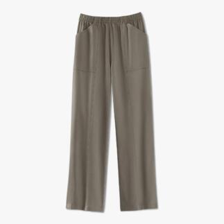 Pantalon ample gris avec deux poches avant sur fond blanc