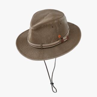 Chapeau beige avec cordon et matériau à séchage rapide.