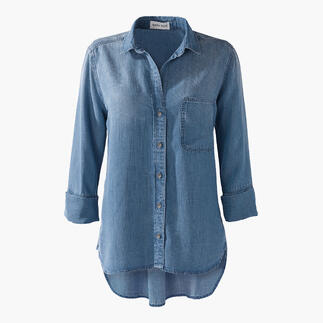 Chemise en jean Bella Dahl en bleu clair sur fond blanc.