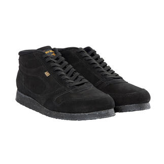Une paire de baskets d'hiver Norman Walsh en noir.
