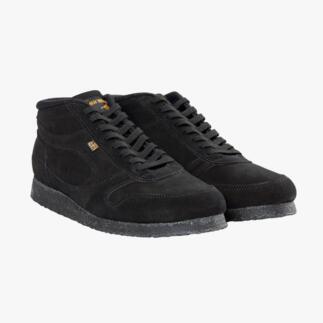 Une paire de baskets d'hiver Norman Walsh en noir.