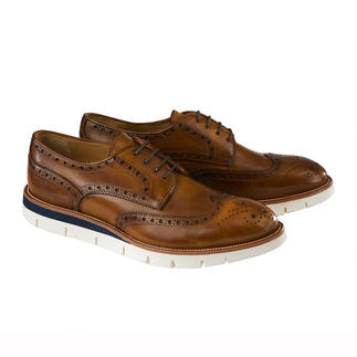 Deux chaussures Budapester 2.0 marron avec motif perforé, taille 41