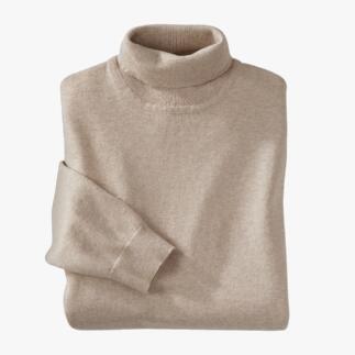 Pull col roulé en tricot fin beige plié avec une manche.
