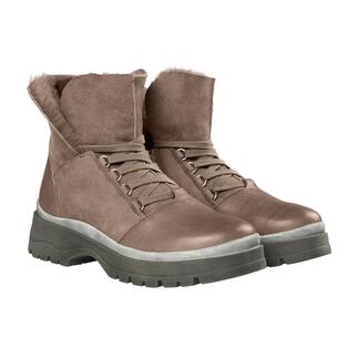 Bottes de randonnée en brun clair, vues de face avec lacets.
