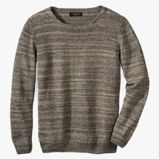 Pull beige tricoté avec des manches longues et un col rond