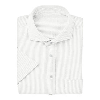 Chemise seersucker blanche pliée avec manches courtes et poche poitrine.