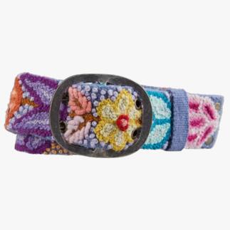Ceinture péruvienne bleu clair avec motifs floraux colorés.