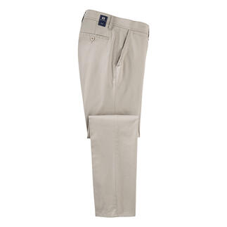 Pantalon de voyage léger en position debout, montrant la vue de côté et la forme.