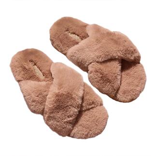 Pantoufles en fausse fourrure flip*flop® Des chaussons tendance en fausse fourrure avec la sensation originale de sandales à entre-doigt (flip*flop®).