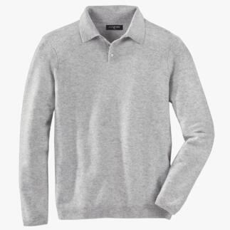 Pull en cachemire gris clair sur fond blanc.