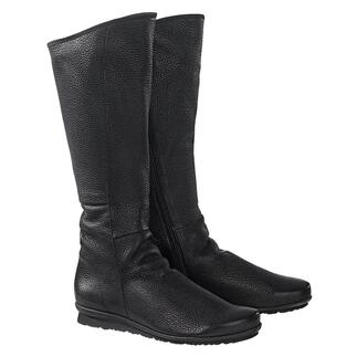 Une paire de bottes en cuir de cerf arche en noir, vue de face