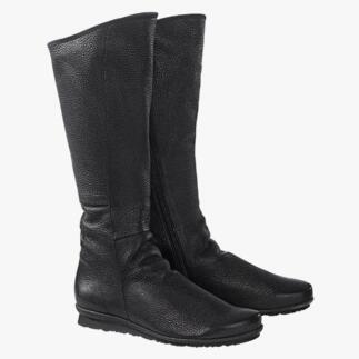 Une paire de bottes en cuir de cerf arche en noir, vue de face