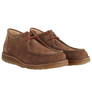 Deux bottes chukka Astorflex marron avec lacets rouges au devant