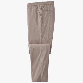 Pantalon chino beige vu de face.