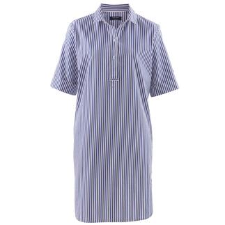 Robe chemise rayée bleu et blanc, vue de face.