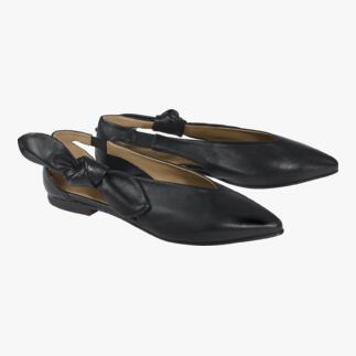 Deux ballerines noires avec un nœud, côte à côte.