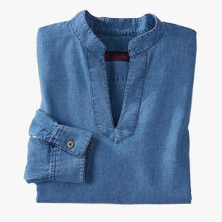Chemise de pêcheur en lin en denim clair, pliée avec col montant