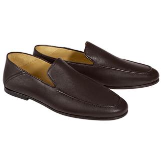 Deux mocassins 2-en-1 en cuir d'agneau marron côte à côte
