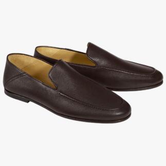 Deux mocassins 2-en-1 en cuir d'agneau marron côte à côte