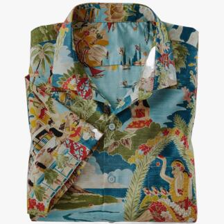 Chemise Aloha pliée avec des motifs colorés sur un fond clair.