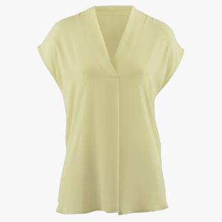 Chemisier d'été jaune sur fond blanc