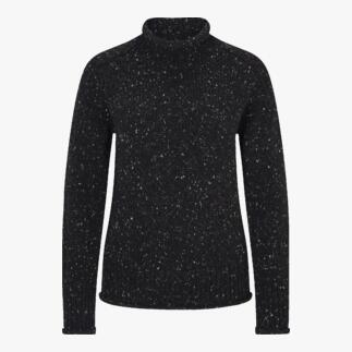Pull noir avec col montant sur fond blanc.