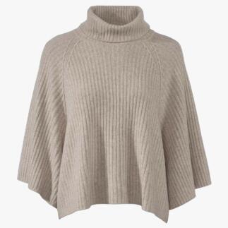 Poncho en cachemire gris avec col montant sur un fond blanc.