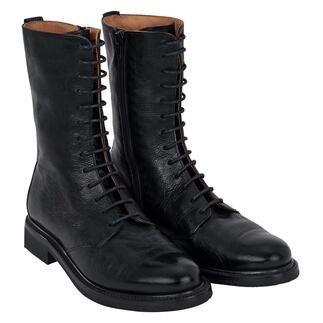 Bottines noires à lacets Cordwainer, vue de face.