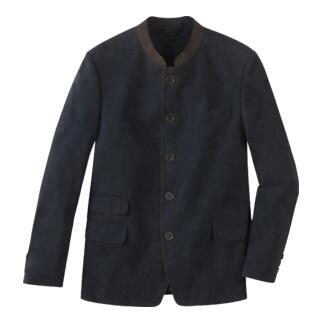 Veste en velours bleu marine sur fond clair.