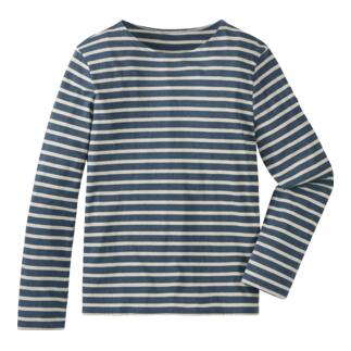 T-shirt rayé à manches longues en bleu jean et écru sur fond blanc.