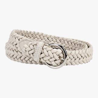 Ceinture en cuir tressé élastique offwhite, posée sur une table.