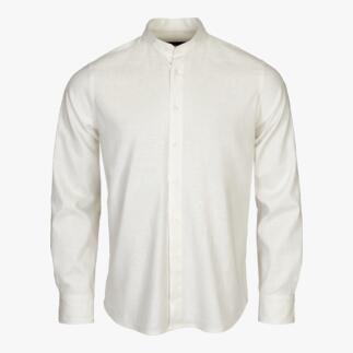 Chemise en lin confortable couleur blanc cassé avec col montant.