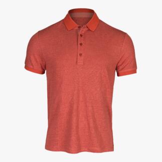 Polo en lin couleur terracotta, simple et élégant.