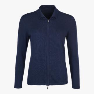 Polo-cardigan pour femmes en beige clair vu de face.