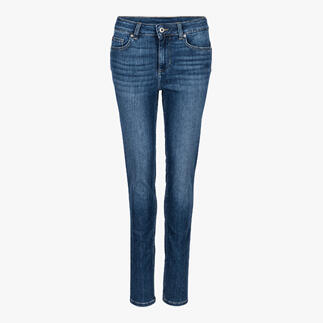 Vue de face de jeans bleus avec une coupe normale.