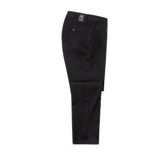 Vue de côté des chinos Perma-Black en noir, sur fond blanc.