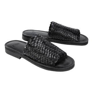 Deux slides tressées noires de Cano sur fond blanc.