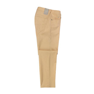 Pantalon beige Five-Pocket sur fond blanc.