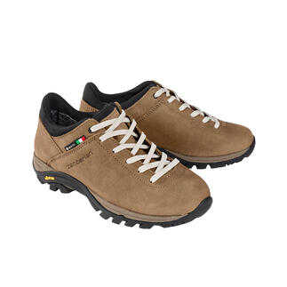 Paire de sneakers Zamberlan Commute GTX en marron clair, sur fond blanc.